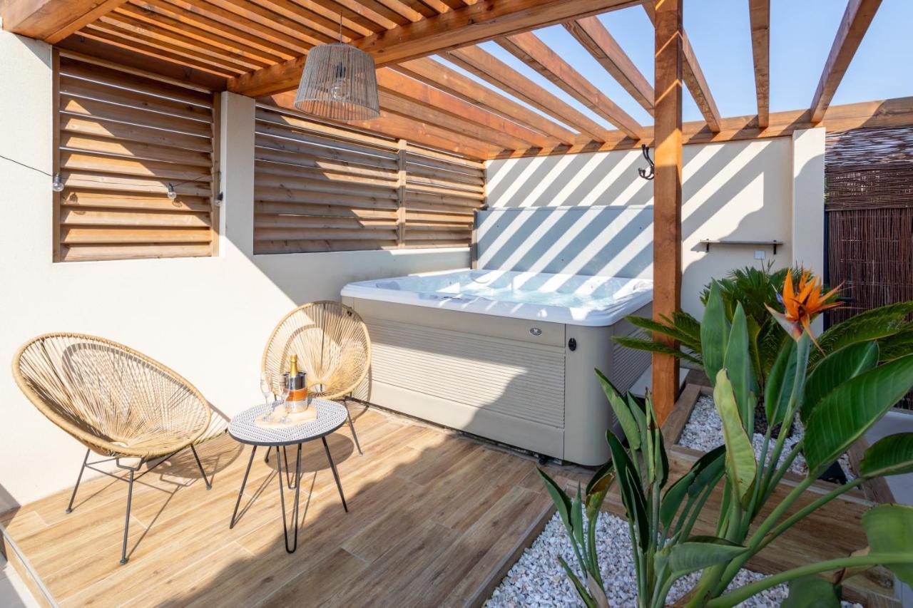 L'entre deux-suite romantique - jacuzzi privatif - 1 petit déjeuner pour 2 OFFERT Le Somail Exterior foto