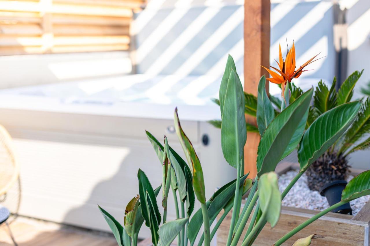 L'entre deux-suite romantique - jacuzzi privatif - 1 petit déjeuner pour 2 OFFERT Le Somail Exterior foto