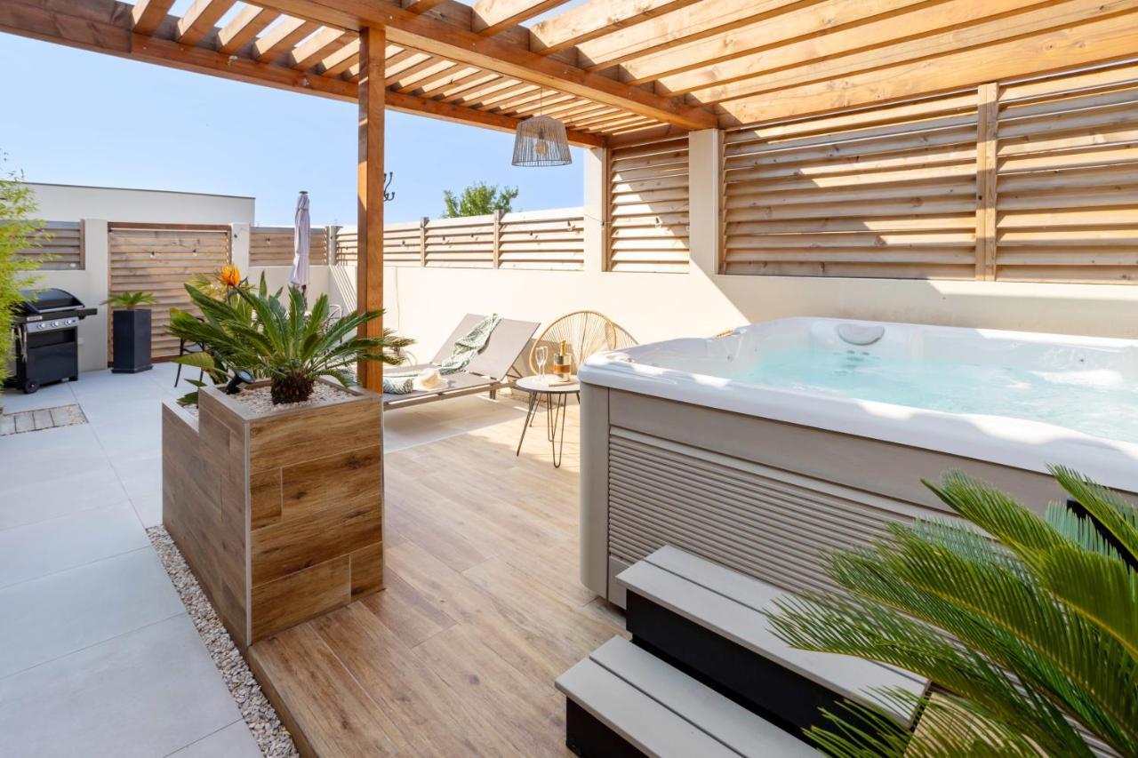 L'entre deux-suite romantique - jacuzzi privatif - 1 petit déjeuner pour 2 OFFERT Le Somail Exterior foto