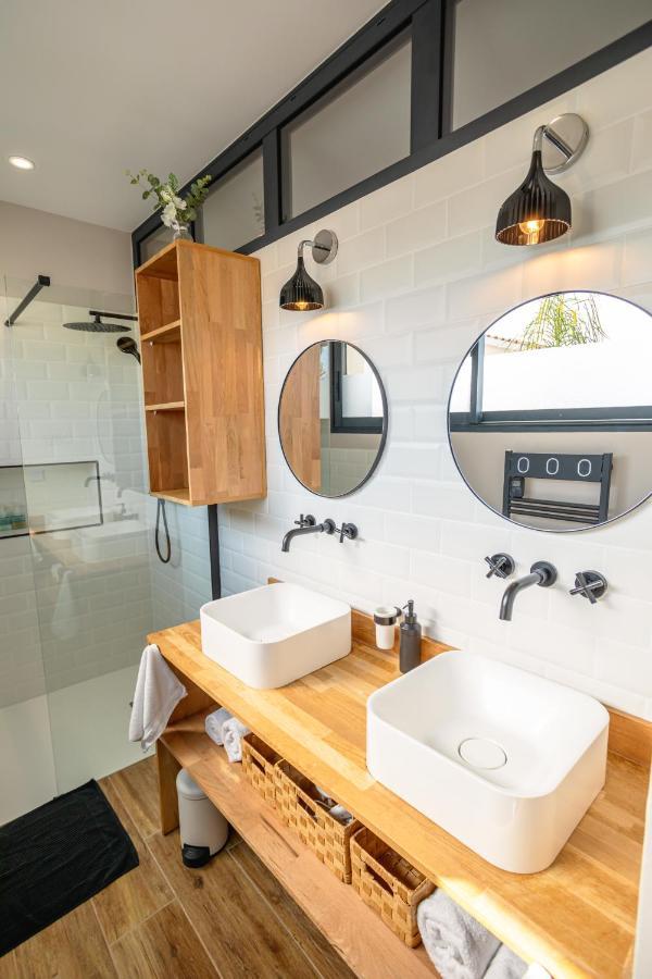 L'entre deux-suite romantique - jacuzzi privatif - 1 petit déjeuner pour 2 OFFERT Le Somail Exterior foto